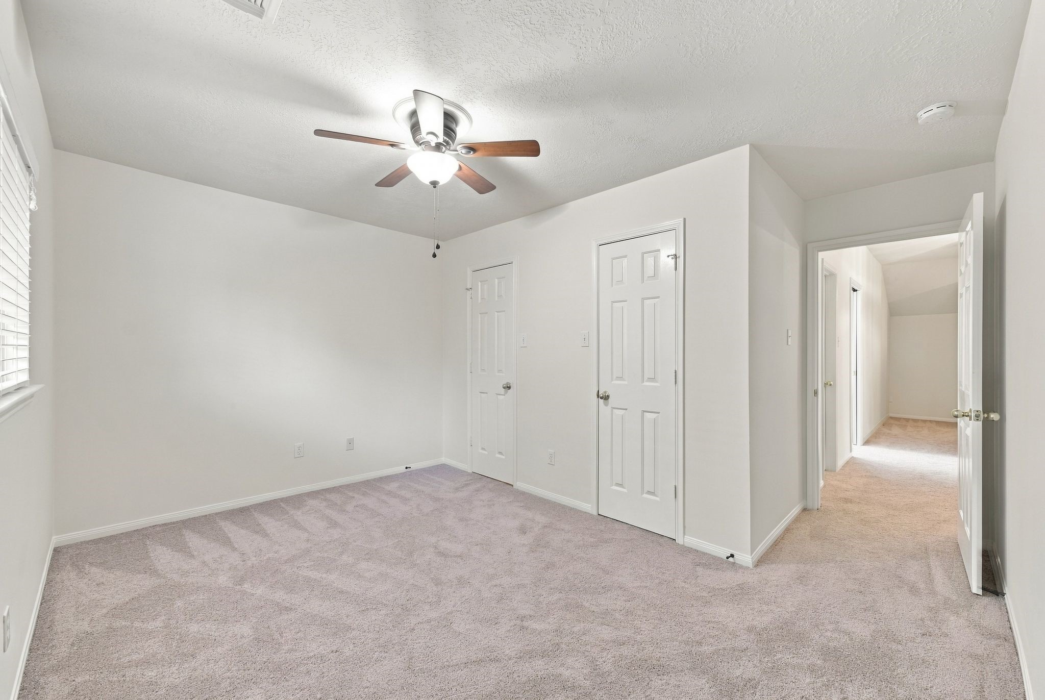 10 Orchid Grove Place, Conroe, TX 77385