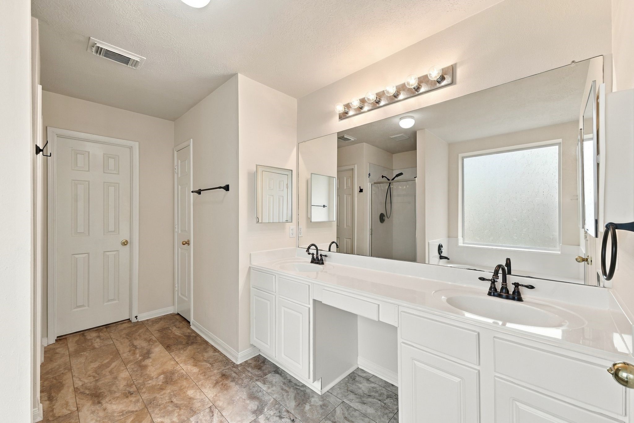 10 Orchid Grove Place, Conroe, TX 77385