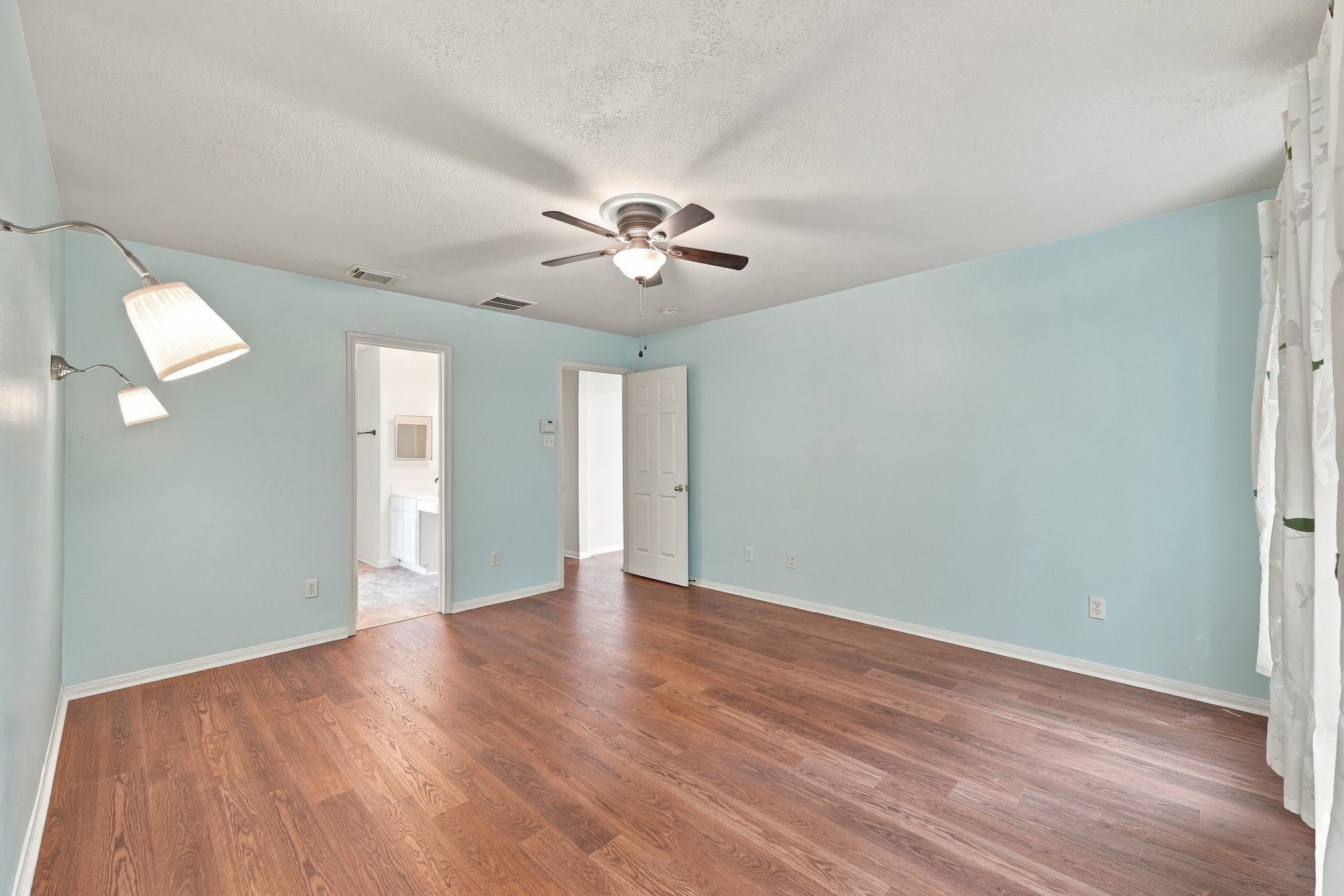 10 Orchid Grove Place, Conroe, TX 77385