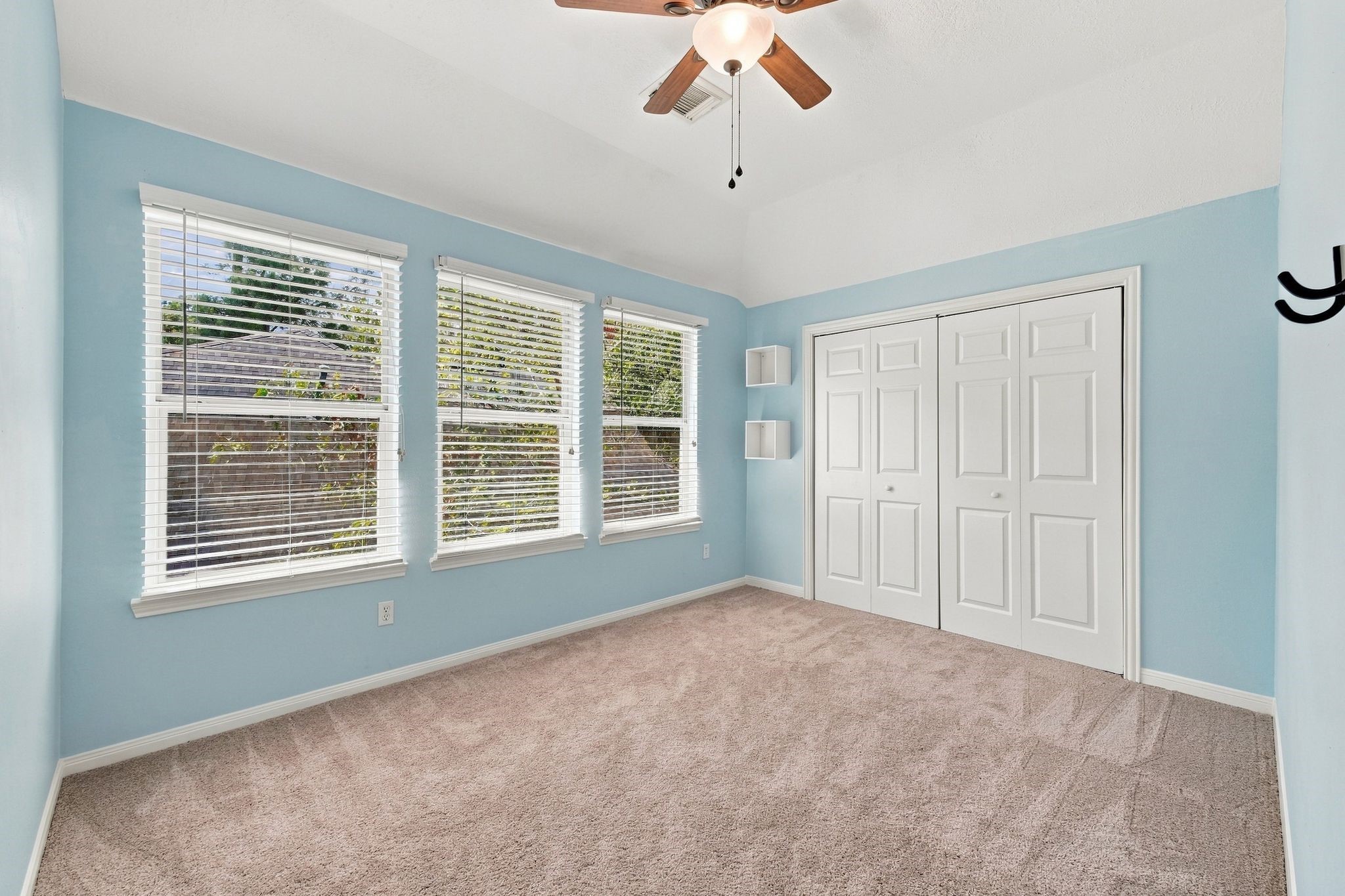 10 Orchid Grove Place, Conroe, TX 77385