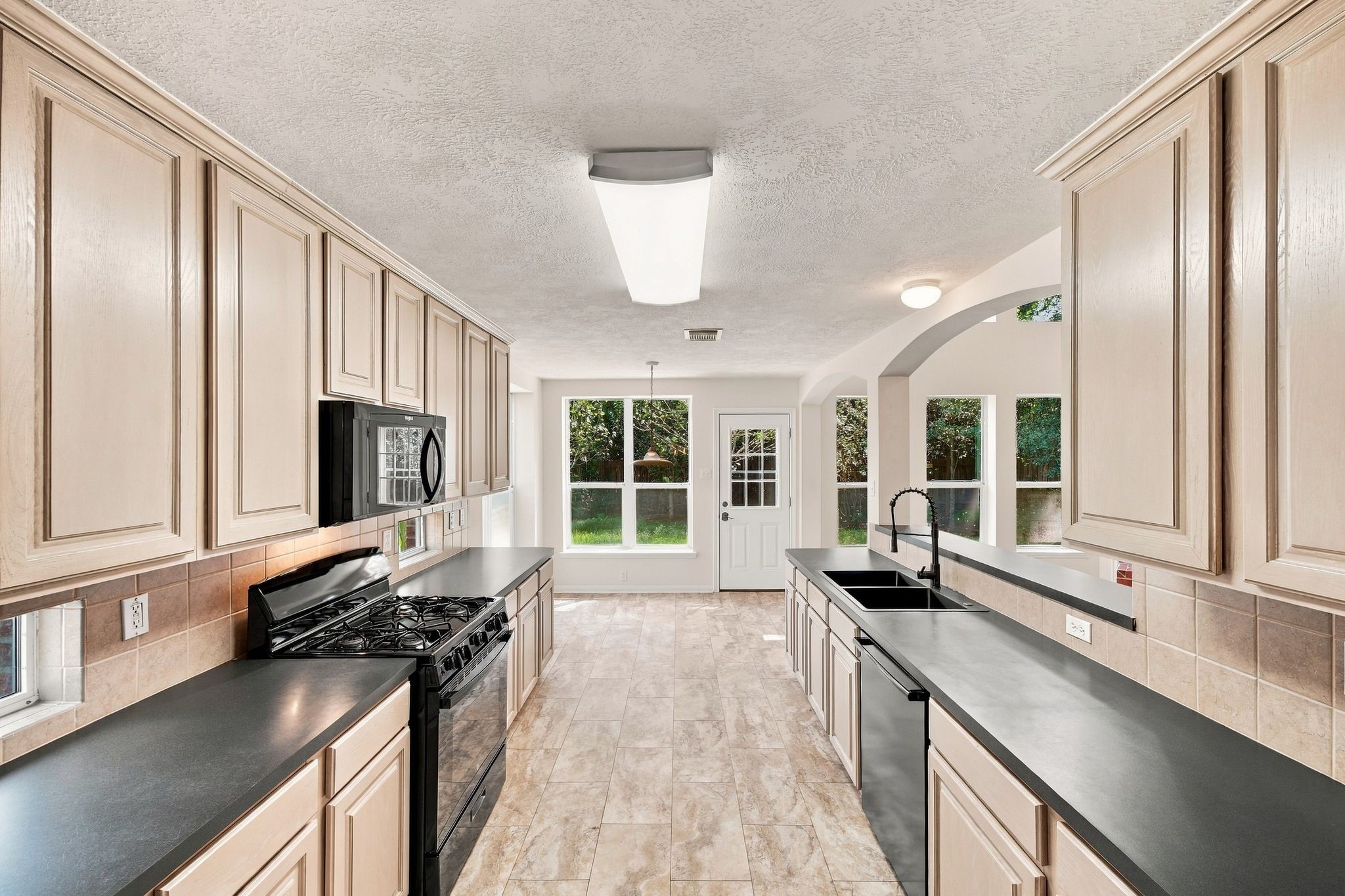 10 Orchid Grove Place, Conroe, TX 77385