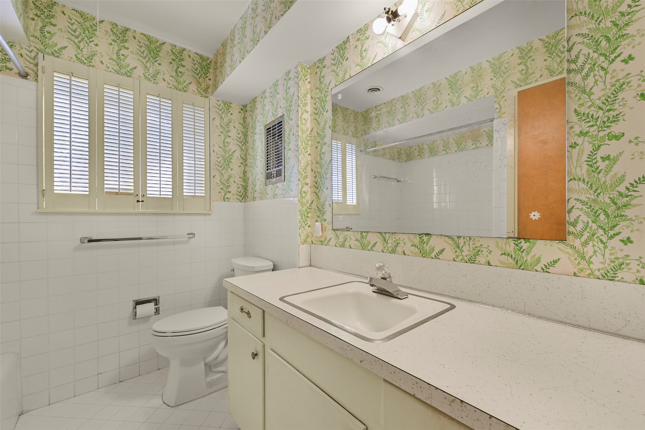Bright guest bathroom