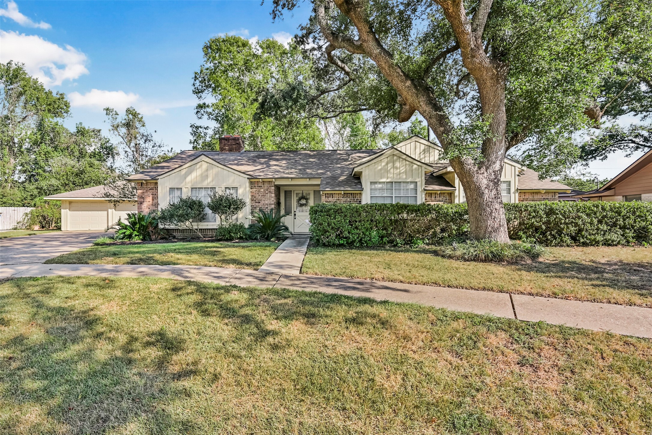 Welcome to 2101 Willow Dell Drive Welcome to 2101 Willow Dell Drive