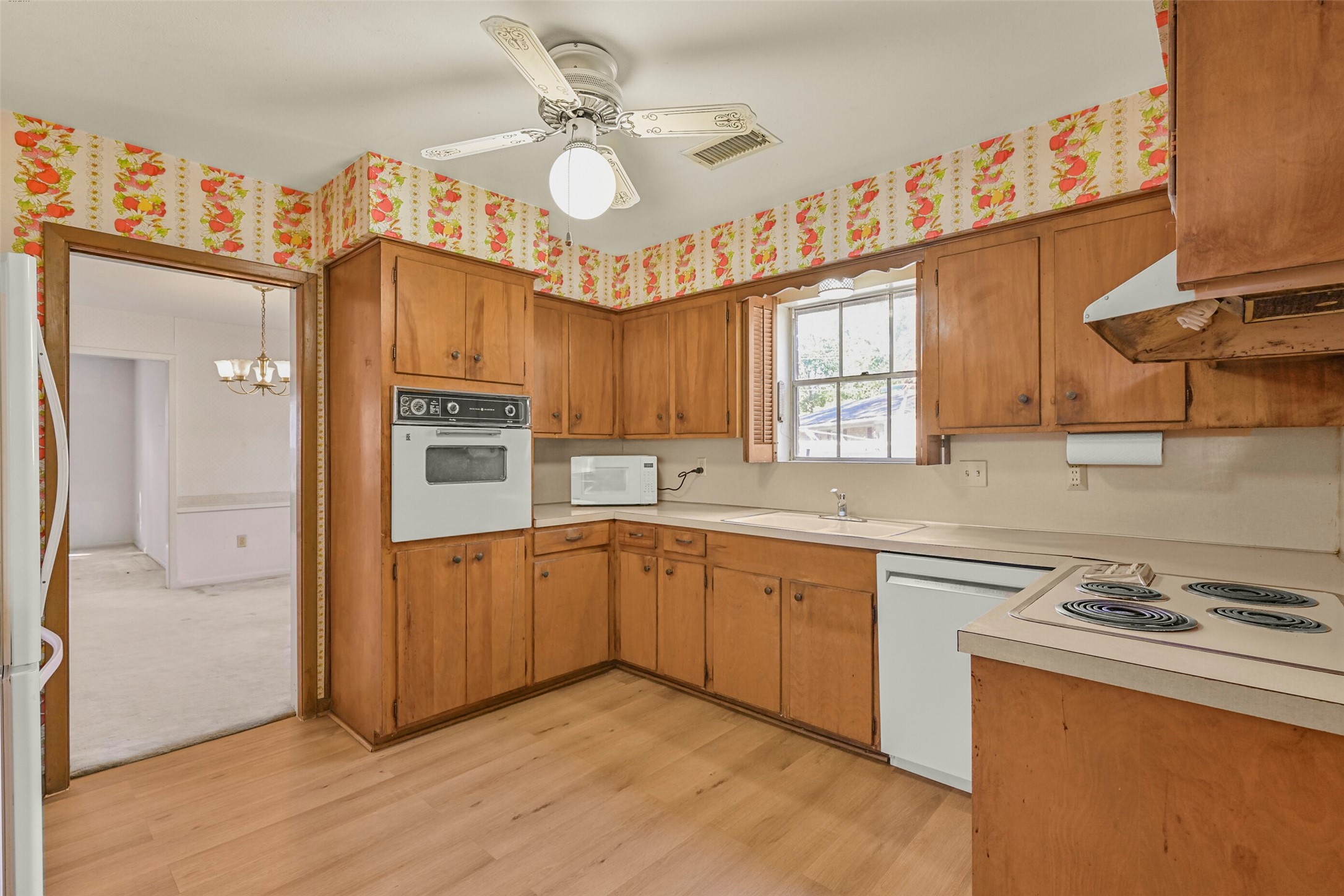 This kitchen offers plenty of room for you to bring in your personalized touches