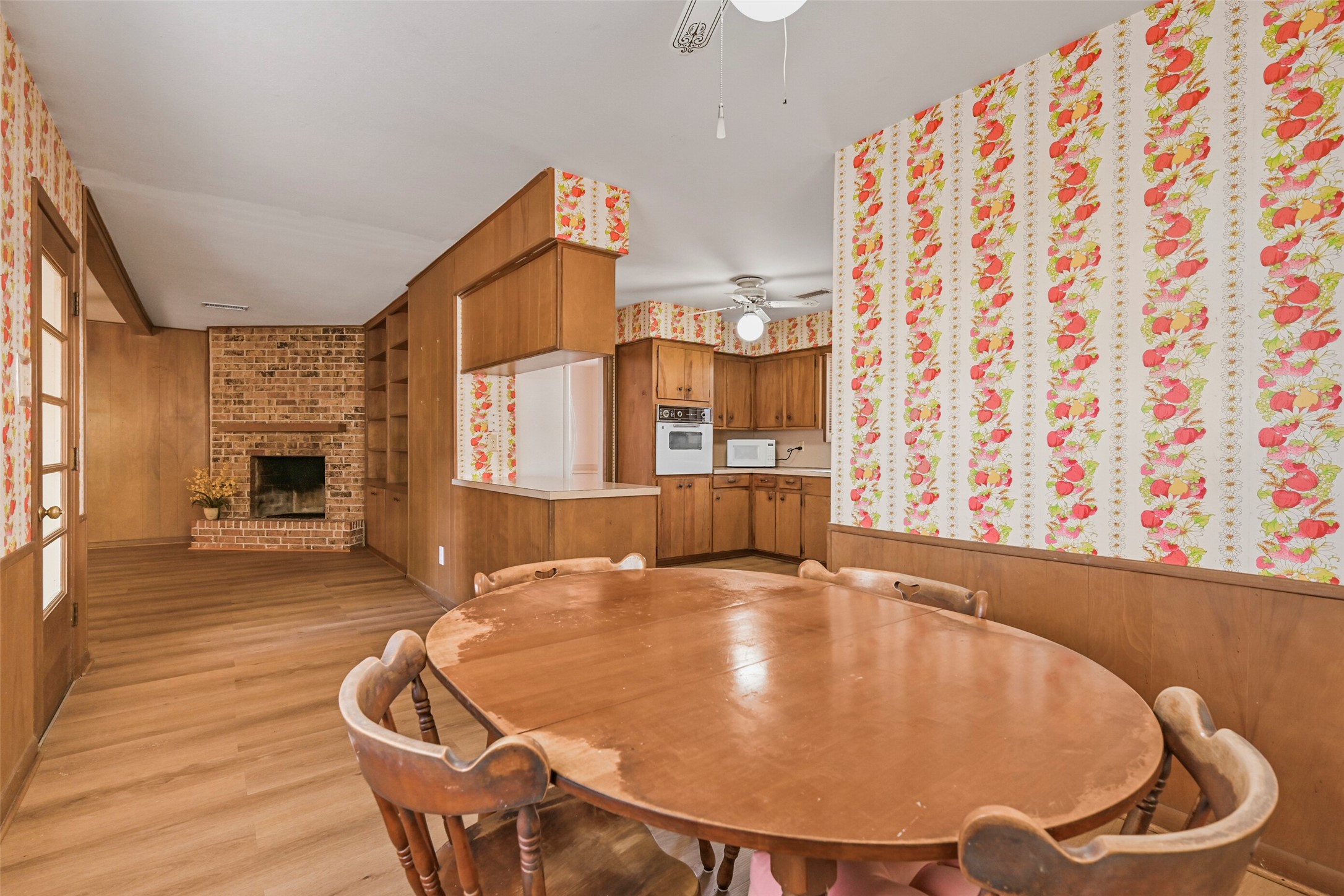 2101 Willow Dell Drive, Seabrook, TX 77586