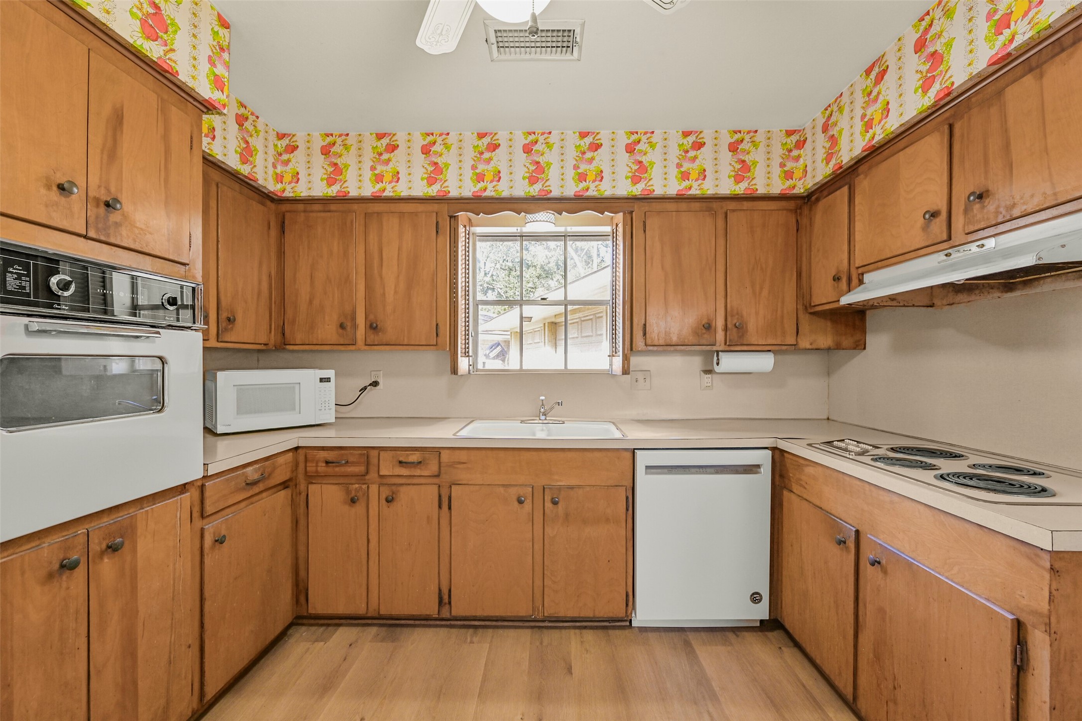 2101 Willow Dell Drive, Seabrook, TX 77586
