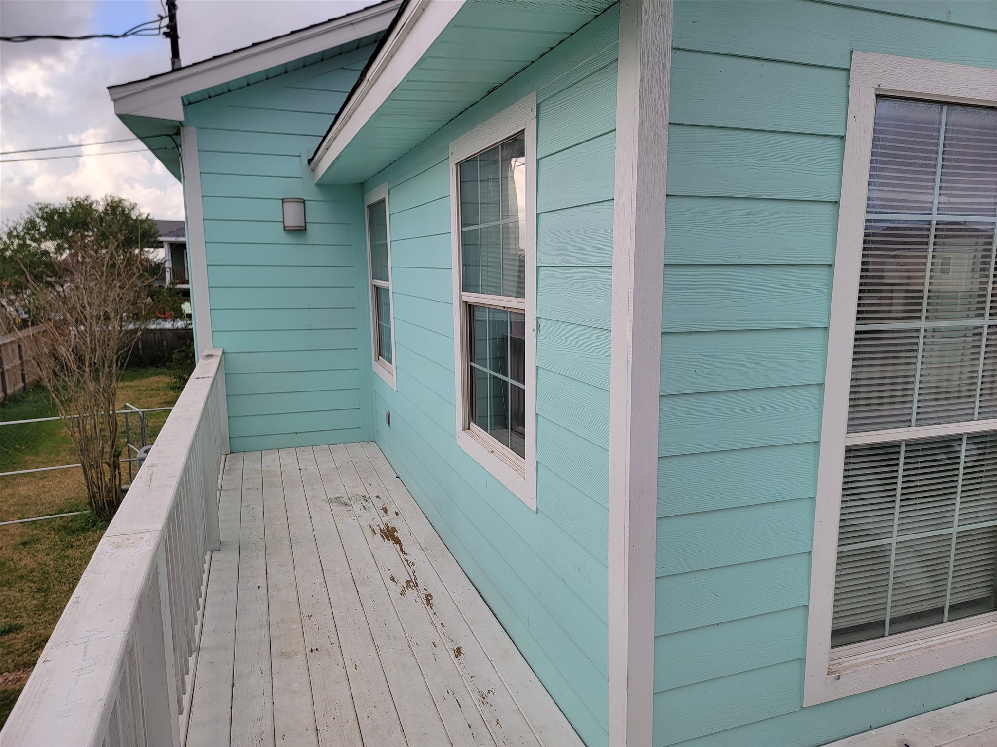 upstairs side deck