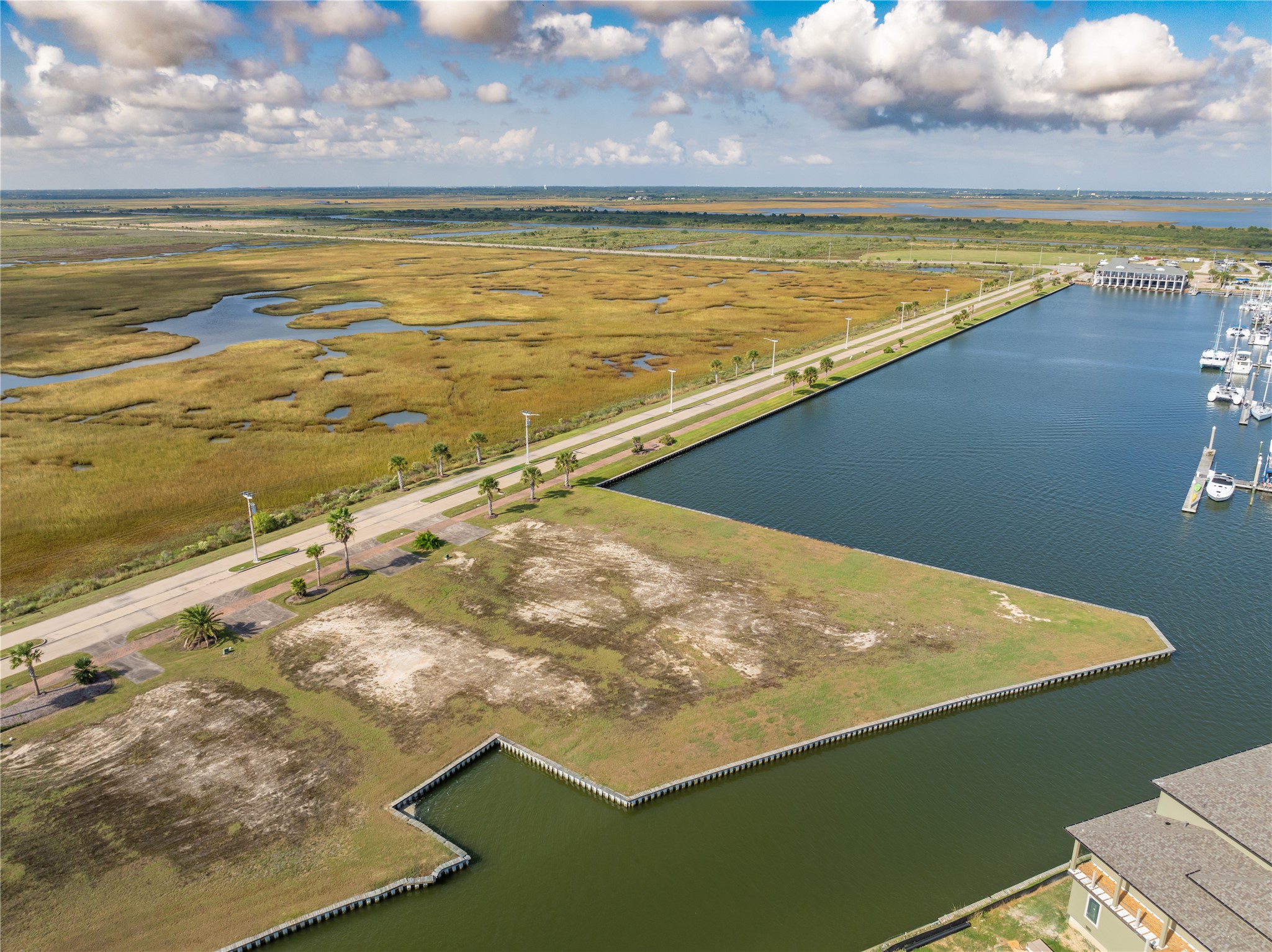 45 Shell Key, Hitchcock, TX 77563