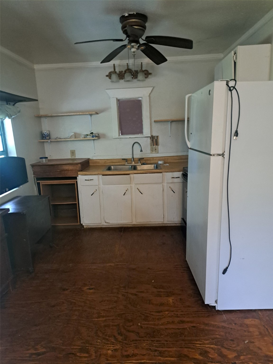 6106 Highway 6, Hitchcock, TX 77563