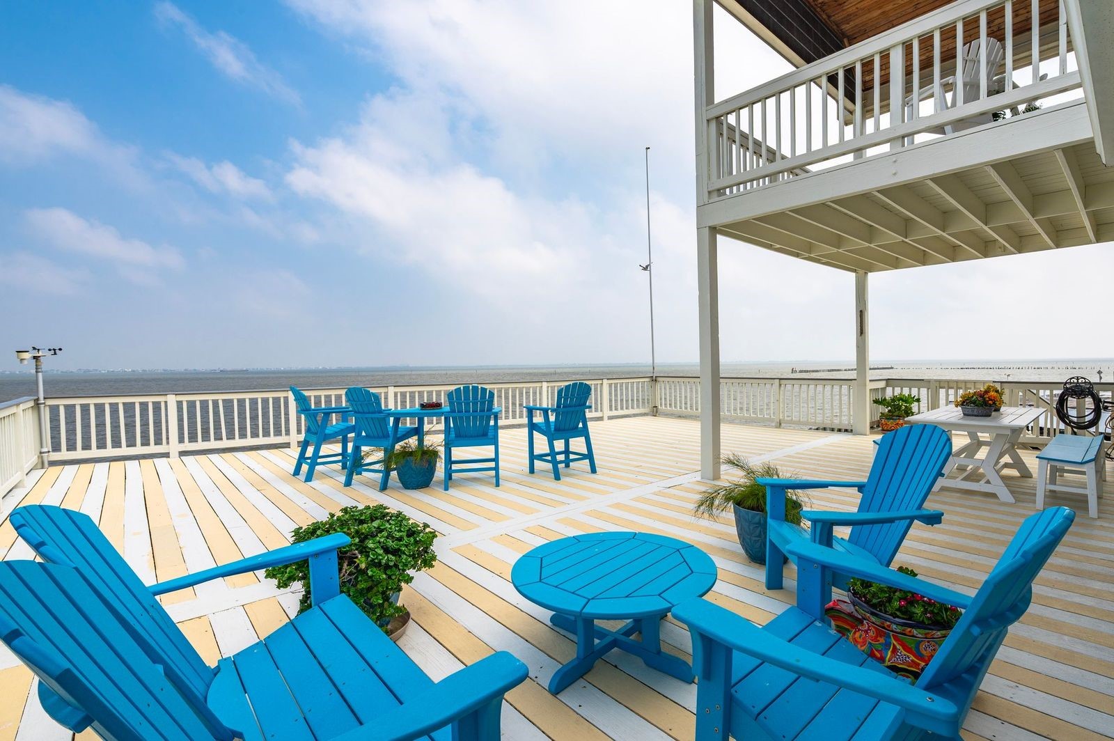 Designed with entertaining in mind, the extended outdoor patio and upper deck provide breathtaking views of Galveston Bay.
