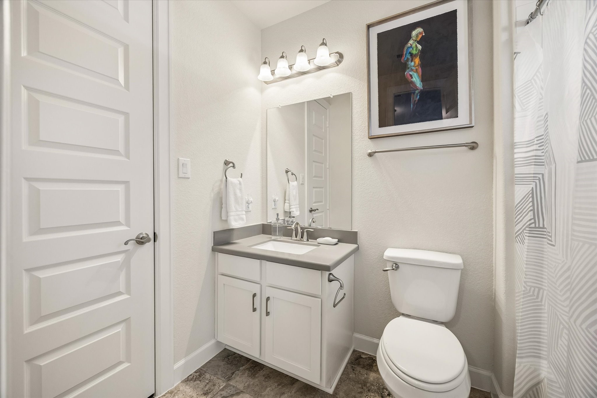 Third bedroom en-suite bathroom.