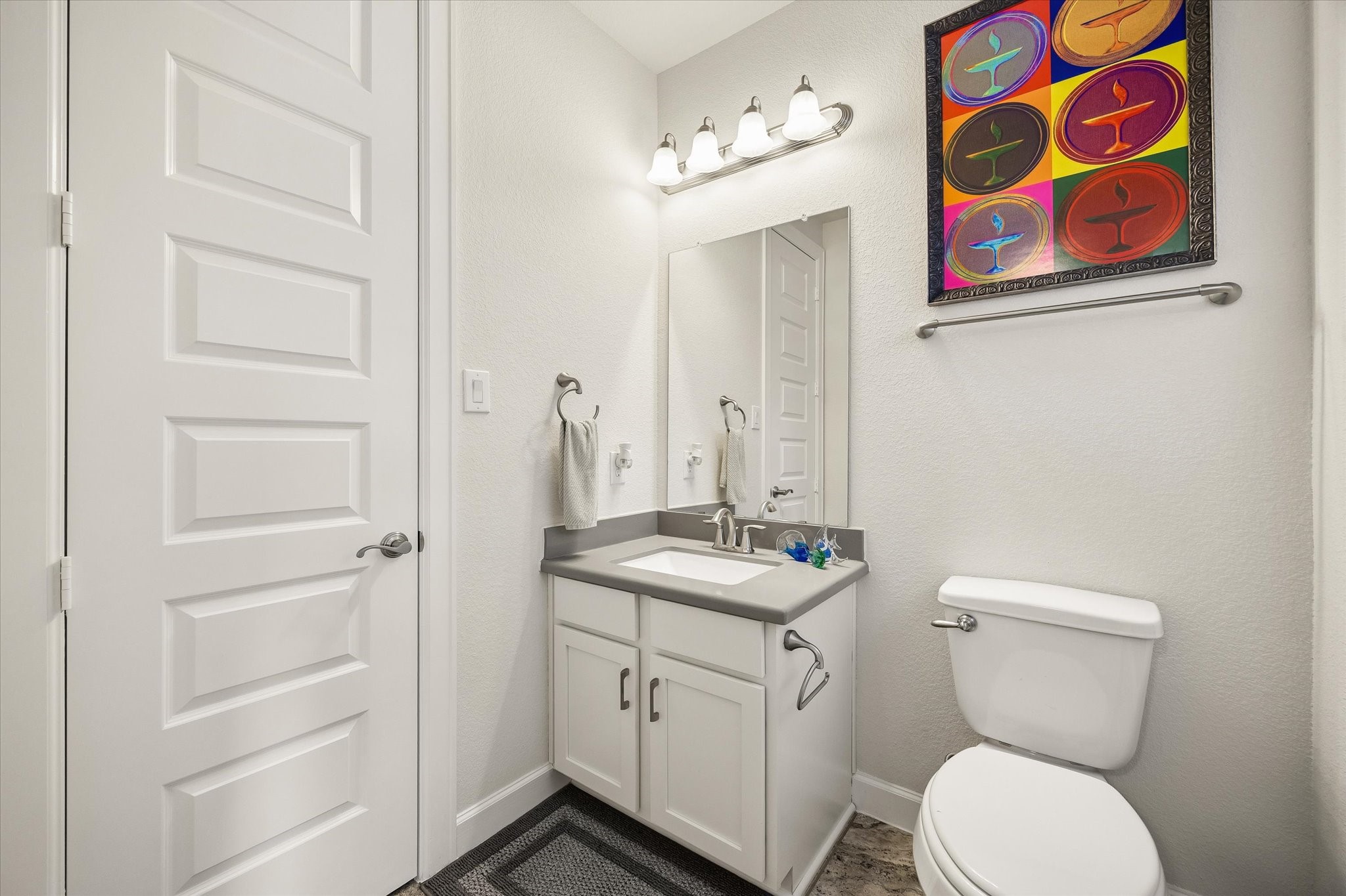 Secondary bedroom en-suite bathroom.