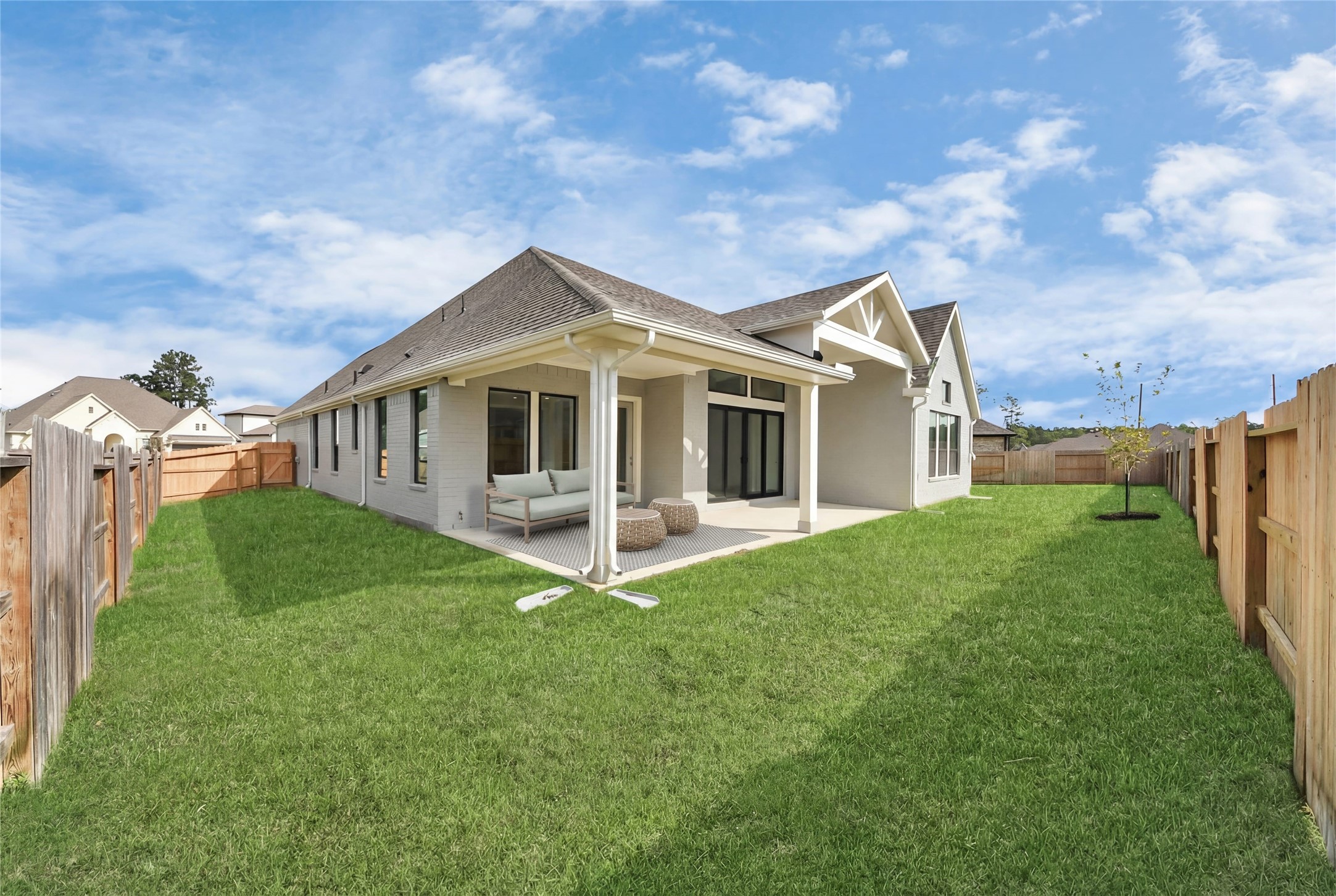 Come explore this generous backyardperfect for kids to play freely and adults to unwind in comfort!