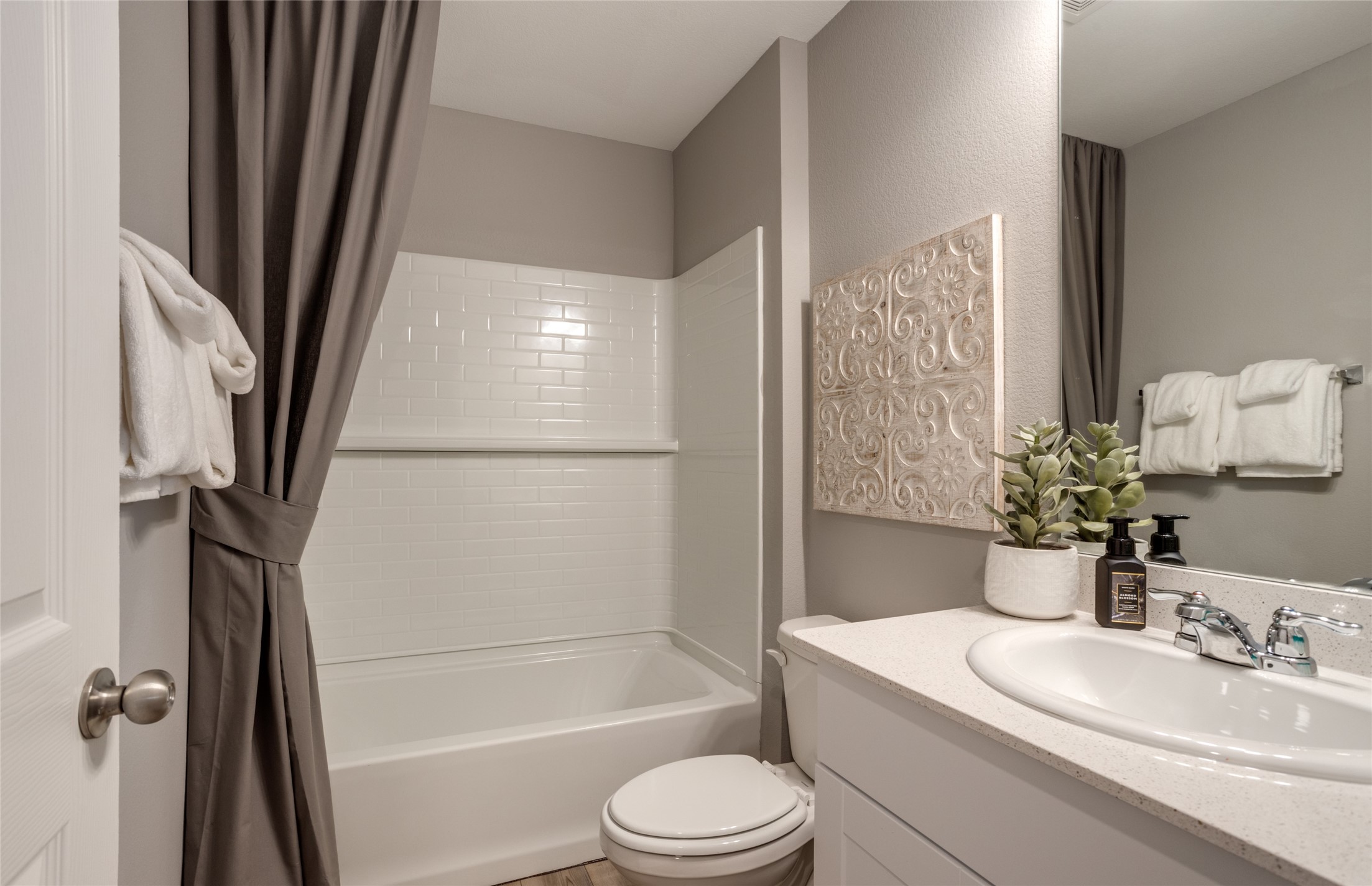 MODEL HOME images may NOT be consistent with the finished product.