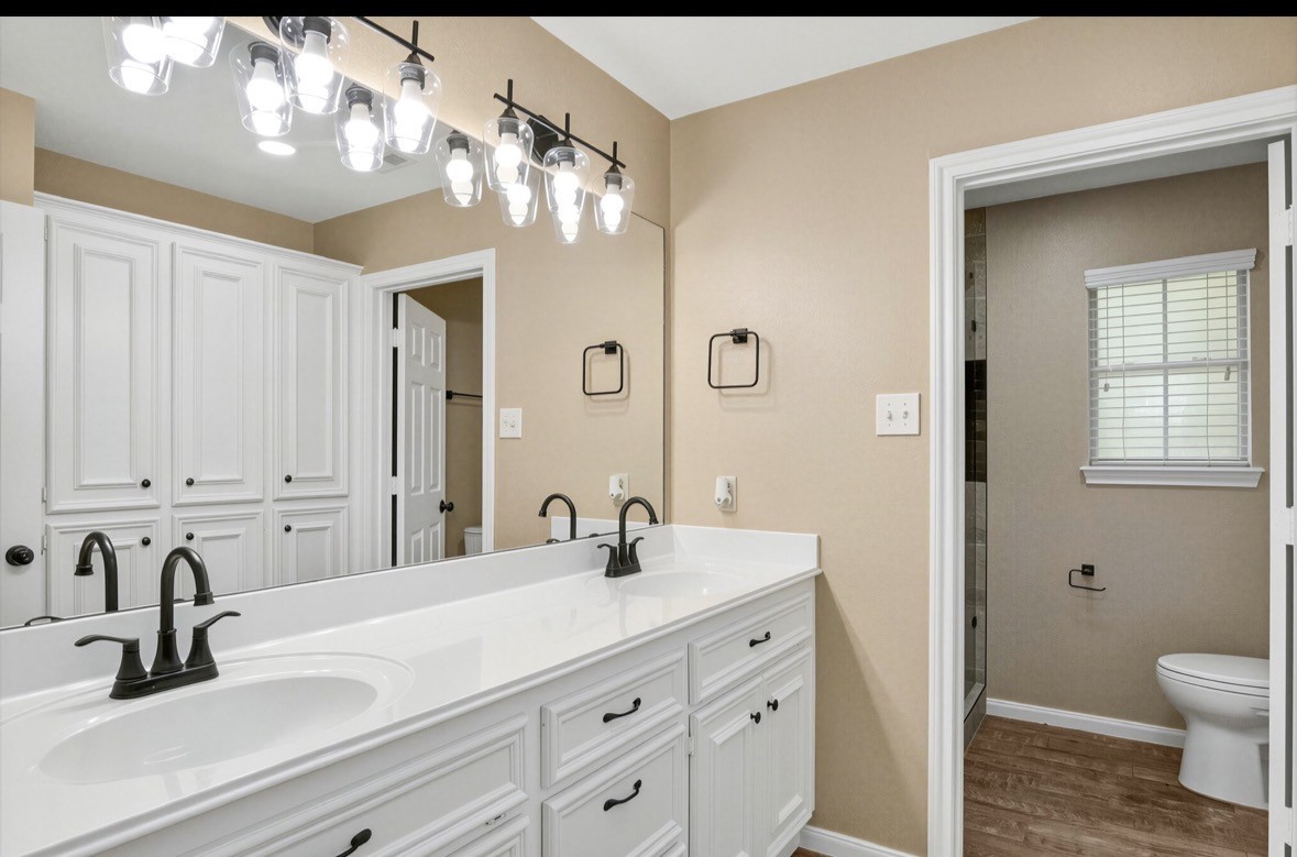 131 Happy Hollow Street, Alvin, TX 77511