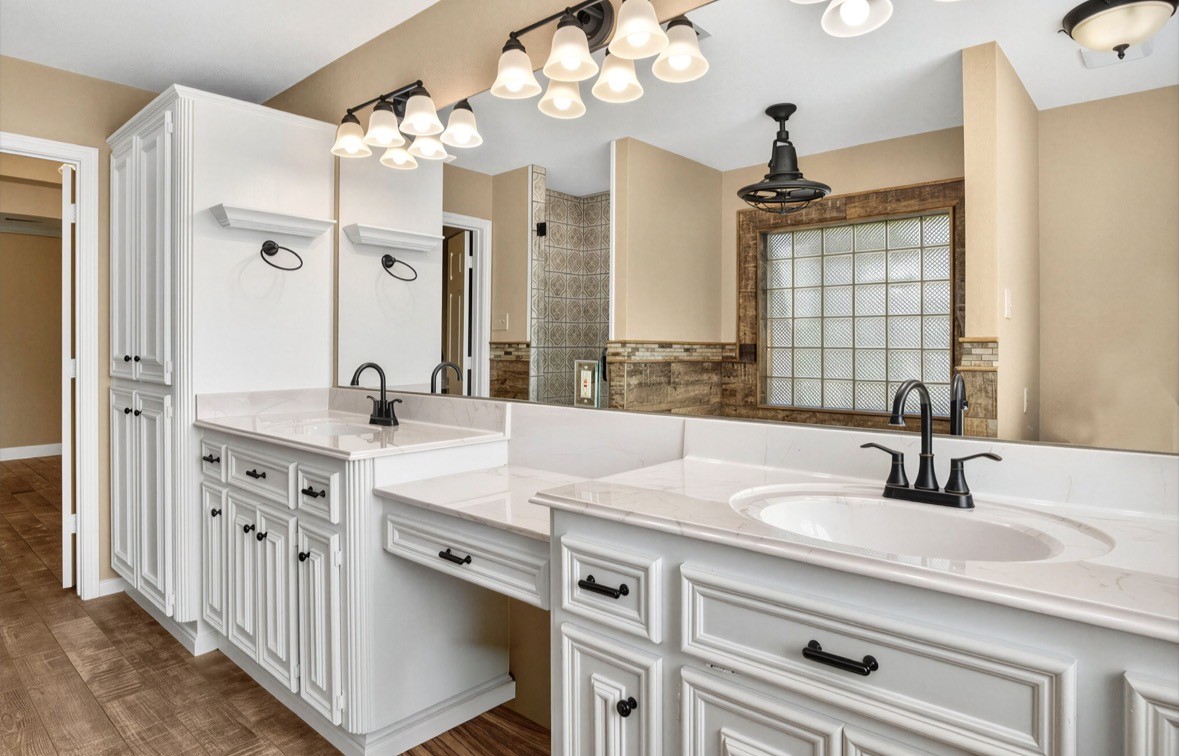 131 Happy Hollow Street, Alvin, TX 77511