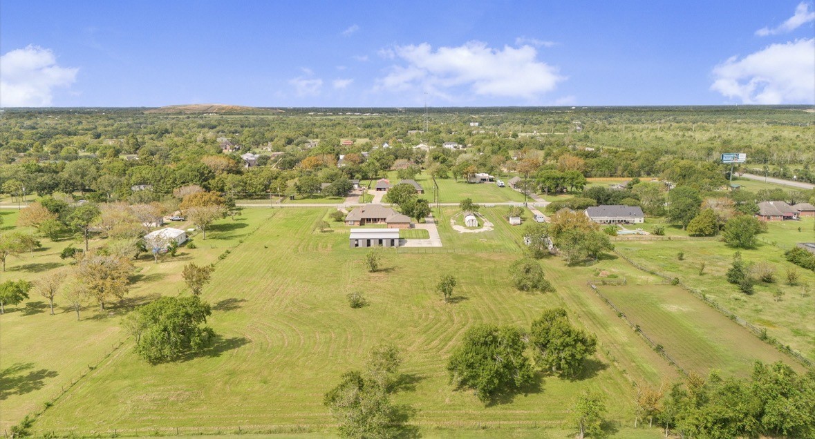 131 Happy Hollow Street, Alvin, TX 77511