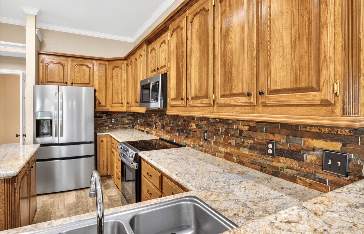 131 Happy Hollow Street, Alvin, TX 77511
