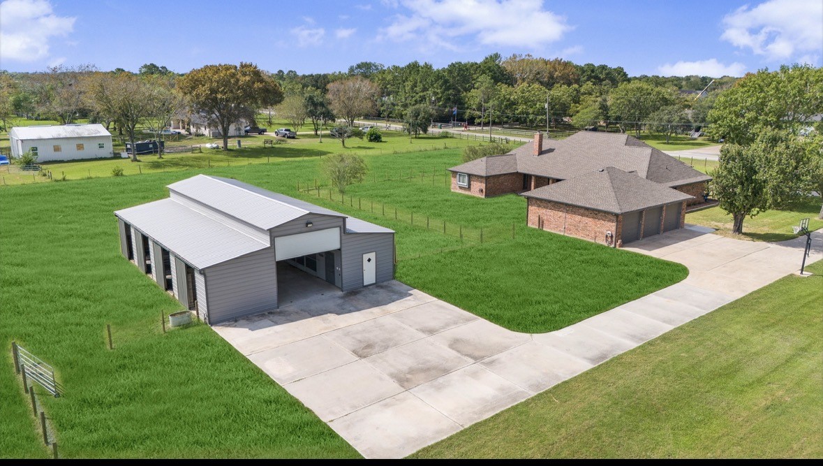 131 Happy Hollow Street, Alvin, TX 77511