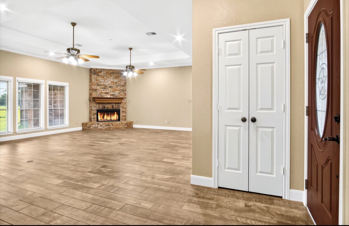 131 Happy Hollow Street, Alvin, TX 77511