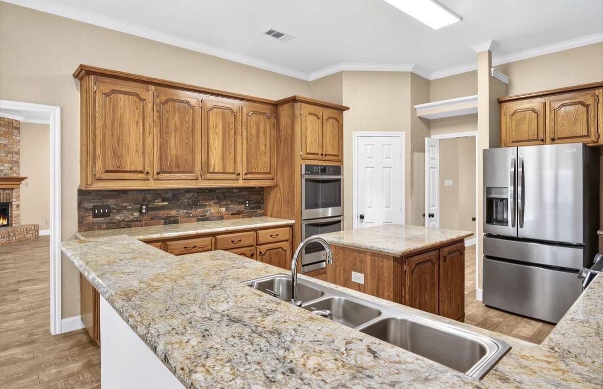 131 Happy Hollow Street, Alvin, TX 77511