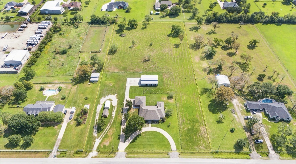 131 Happy Hollow Street, Alvin, TX 77511