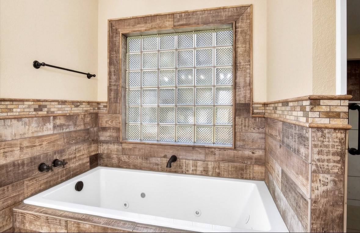 131 Happy Hollow Street, Alvin, TX 77511