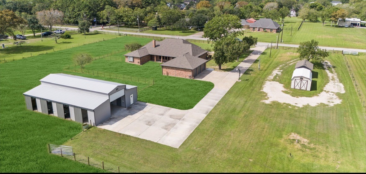 131 Happy Hollow Street, Alvin, TX 77511