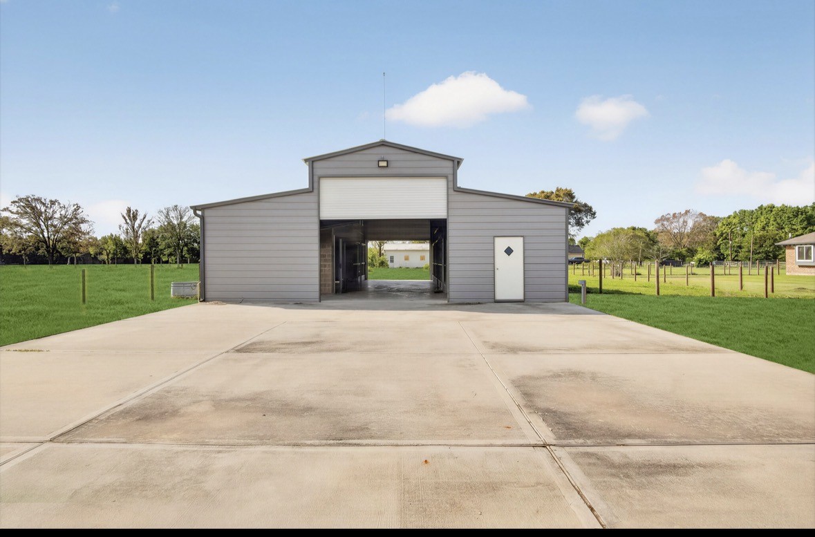 131 Happy Hollow Street, Alvin, TX 77511