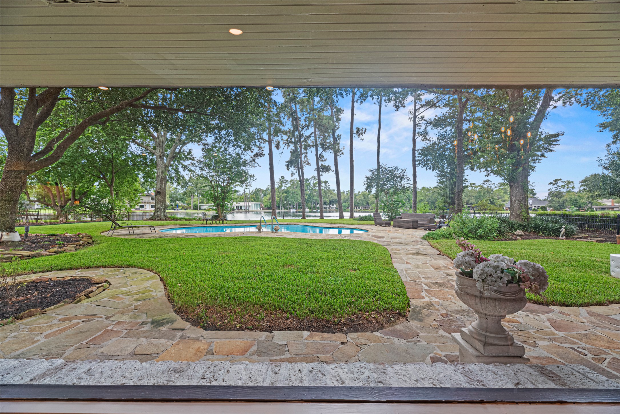 13131 Holston Hills Drive, Houston, TX 77069