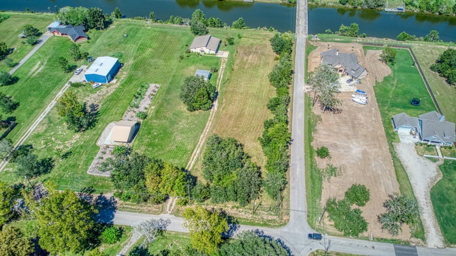 8614 Robinson Road, Hitchcock, TX 77563