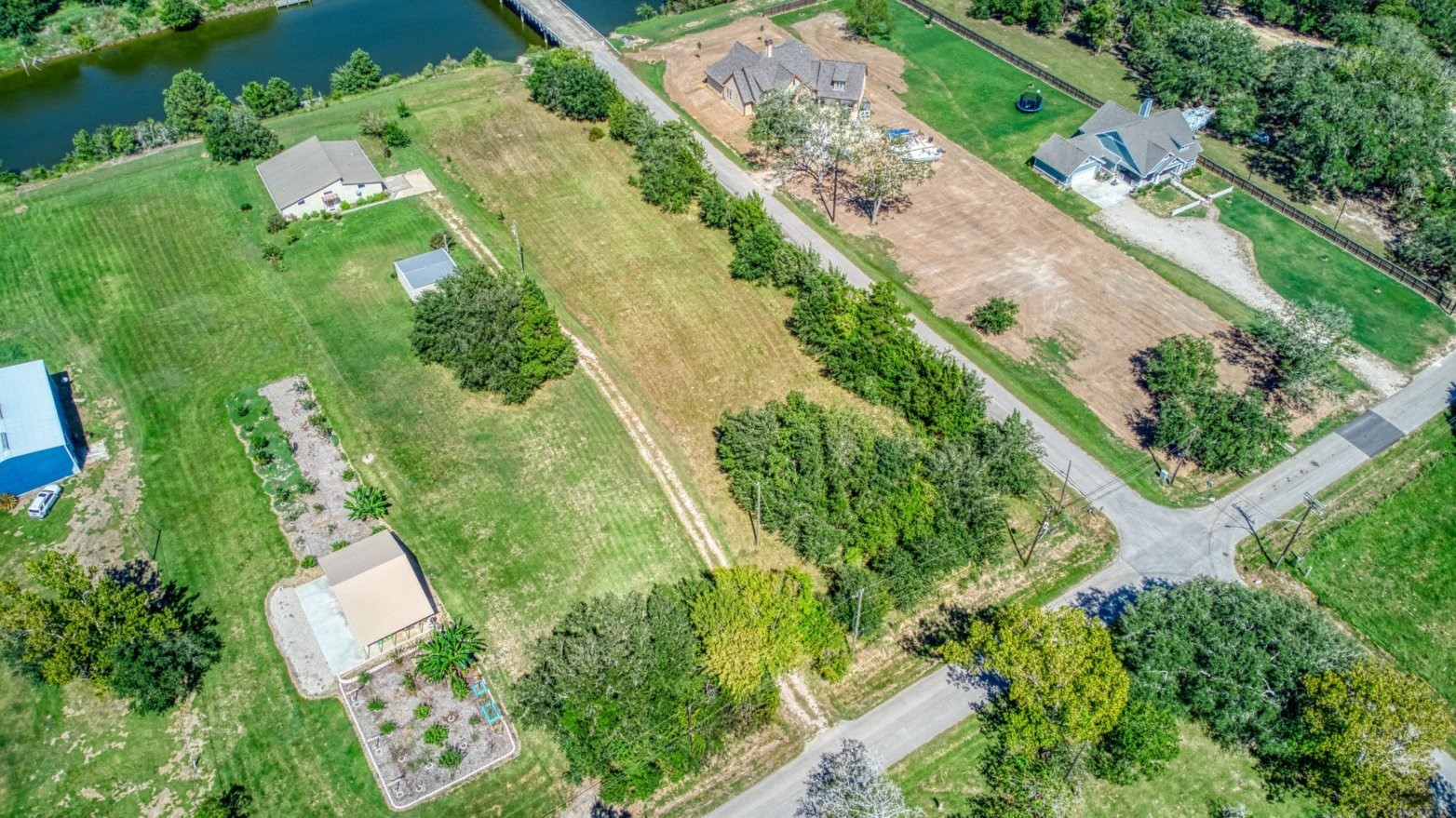 8614 Robinson Road, Hitchcock, TX 77563