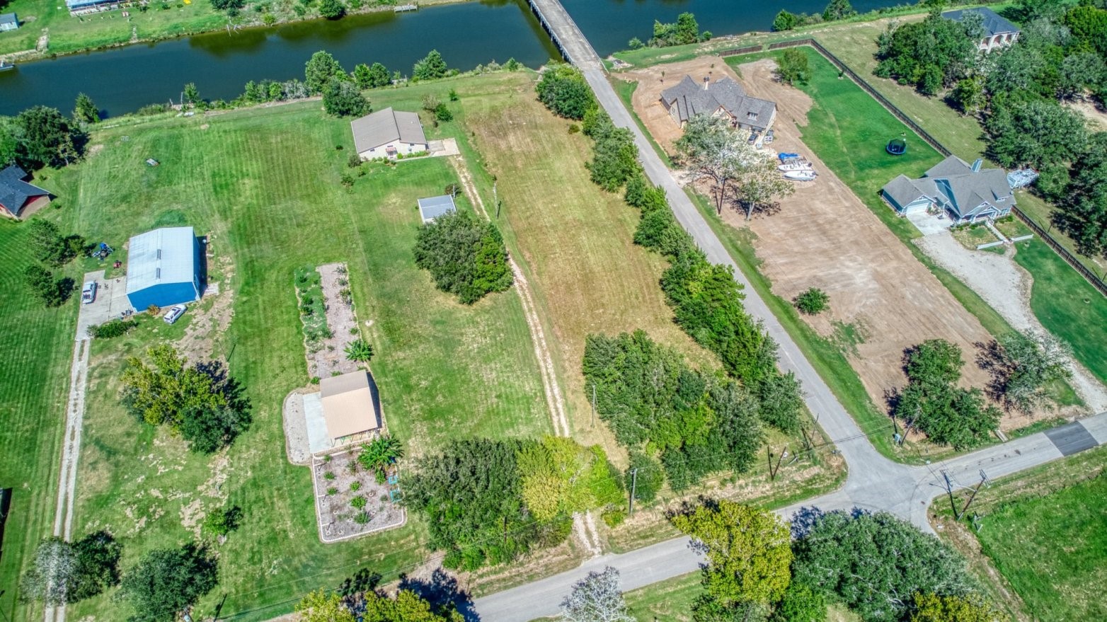 8614 Robinson Road, Hitchcock, TX 77563