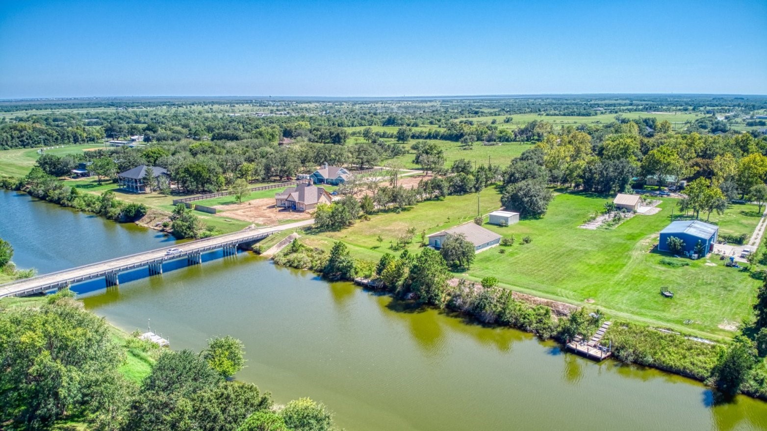 8614 Robinson Road, Hitchcock, TX 77563