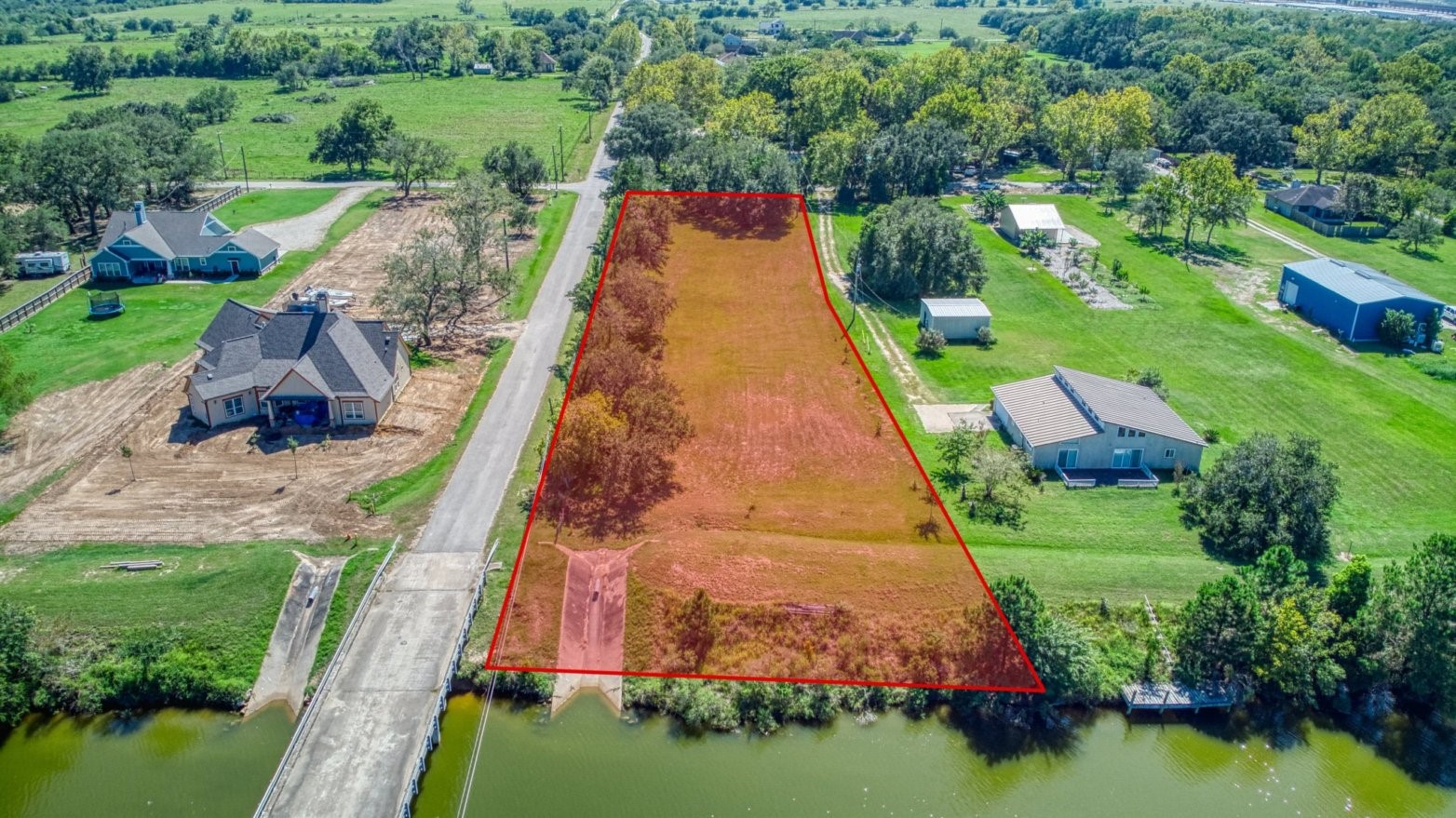 8614 Robinson Road, Hitchcock, TX 77563