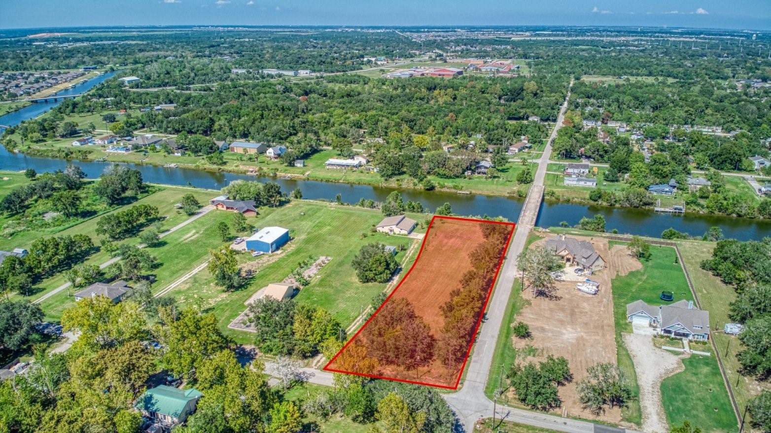 8614 Robinson Road, Hitchcock, TX 77563