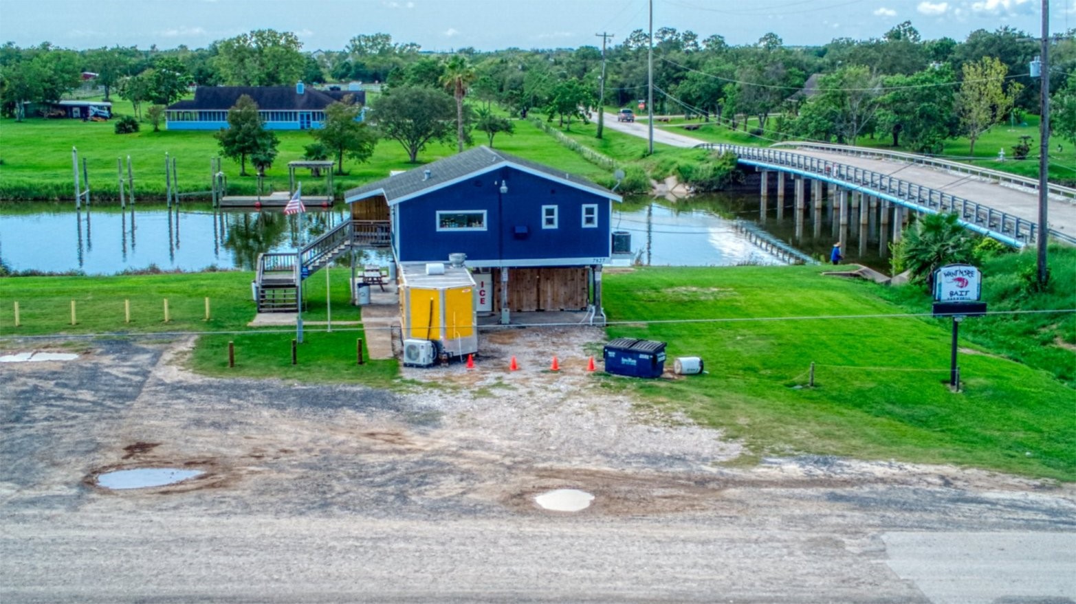 8614 Robinson Road, Hitchcock, TX 77563