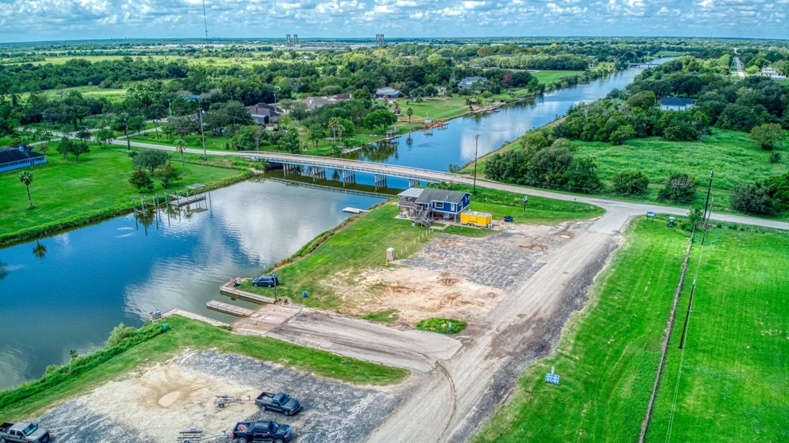 8614 Robinson Road, Hitchcock, TX 77563