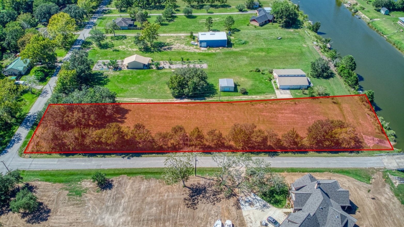 8614 Robinson Road, Hitchcock, TX 77563