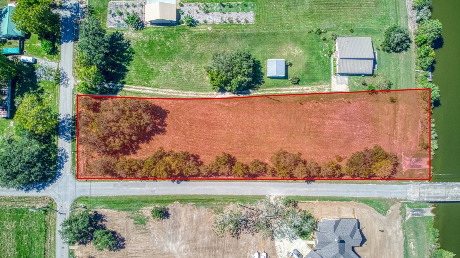 8614 Robinson Road, Hitchcock, TX 77563