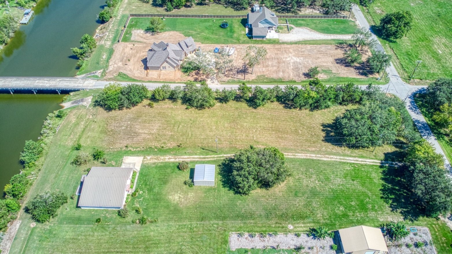 8614 Robinson Road, Hitchcock, TX 77563