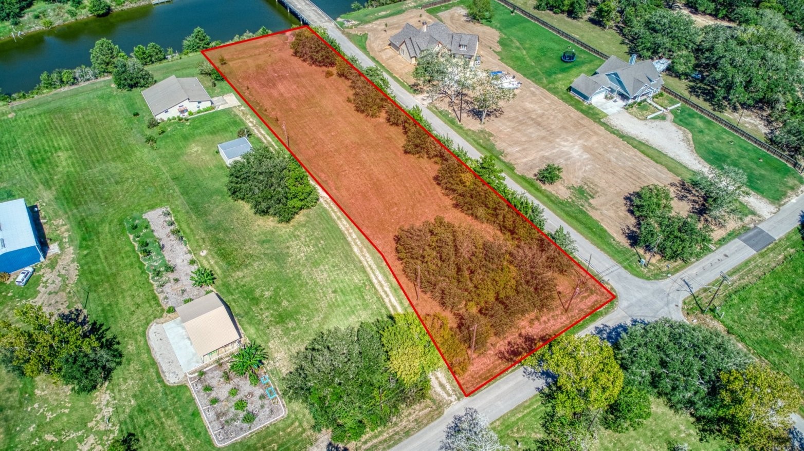 8614 Robinson Road, Hitchcock, TX 77563