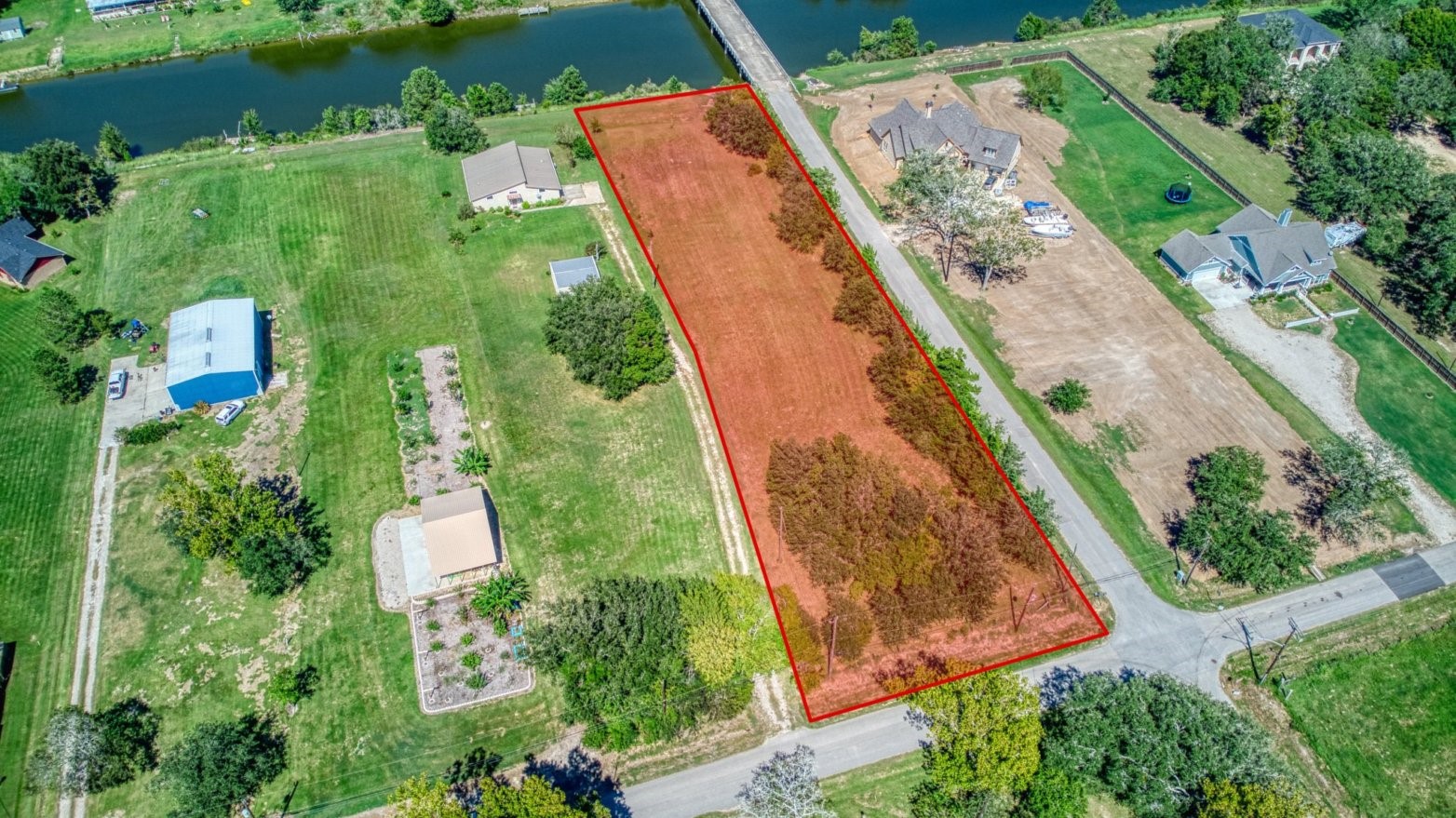 8614 Robinson Road, Hitchcock, TX 77563