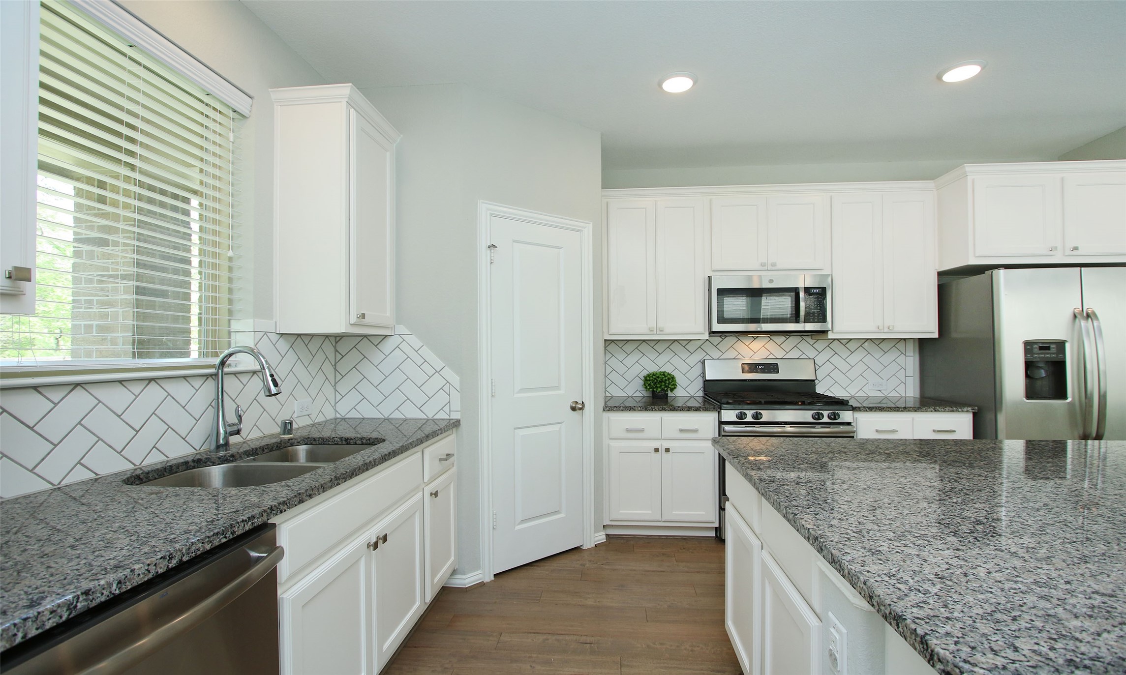 177 Emory Birch Drive, Montgomery, TX 77316