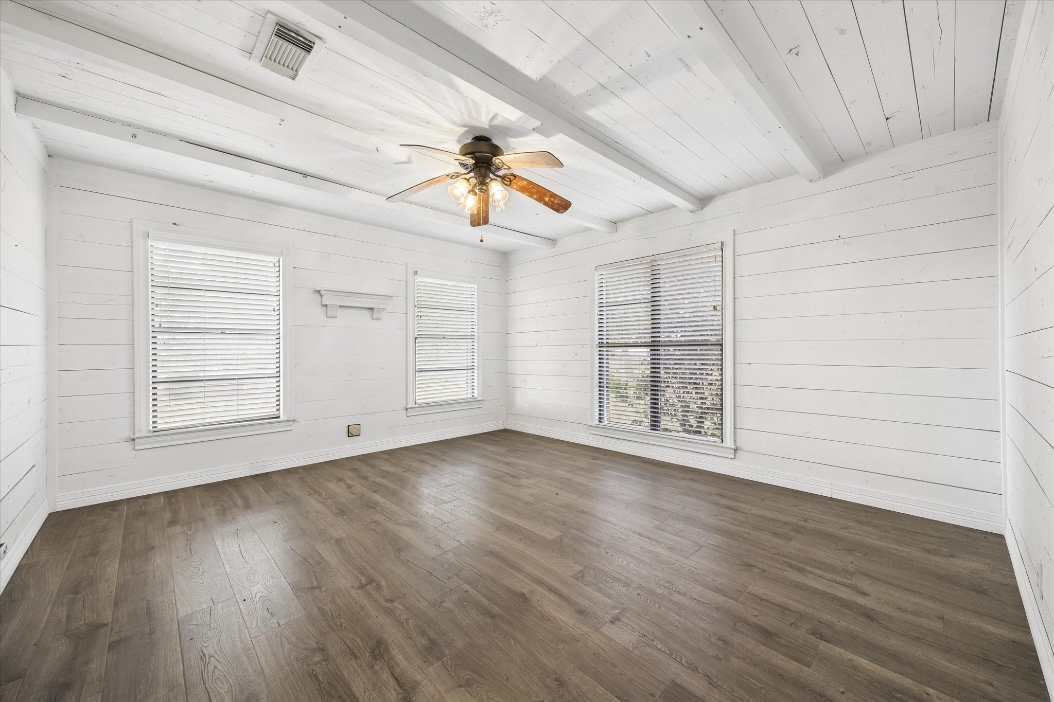 1513 County Road 210, Angleton, TX 77515