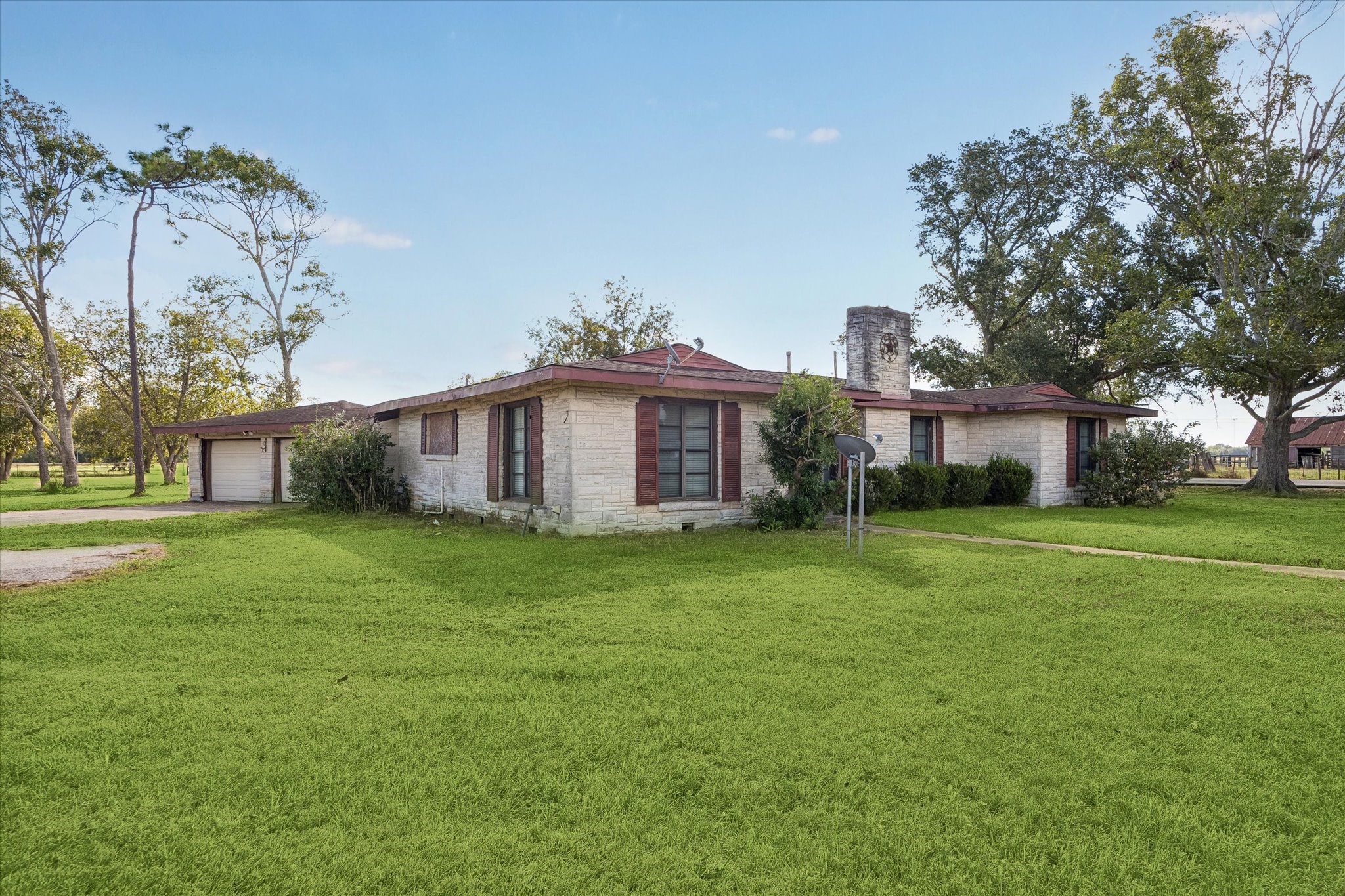 1513 County Road 210, Angleton, TX 77515