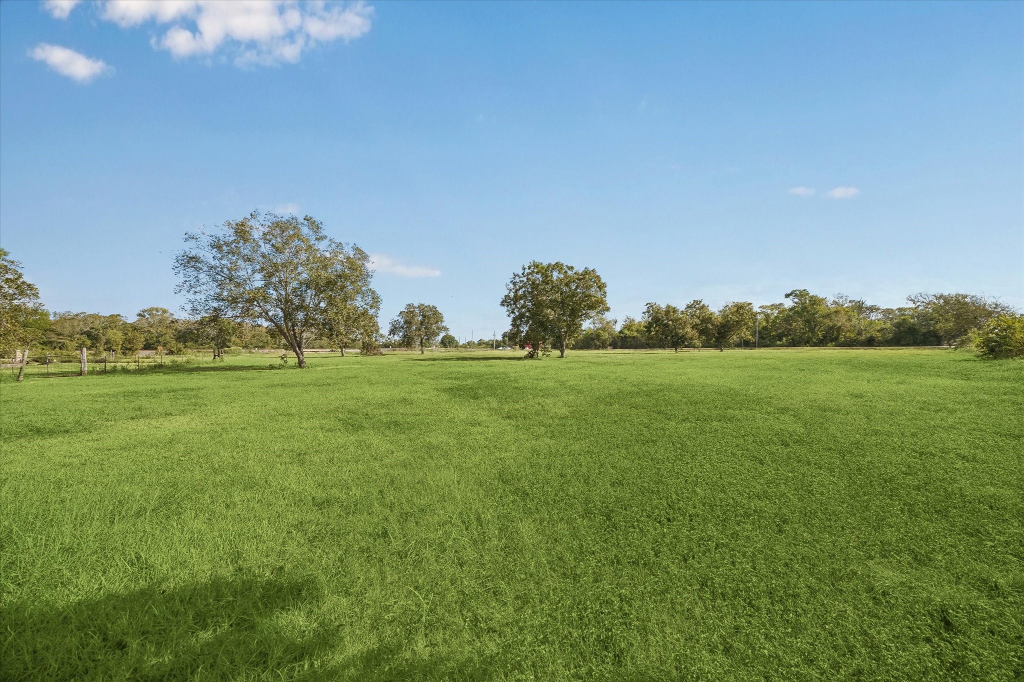1513 County Road 210, Angleton, TX 77515