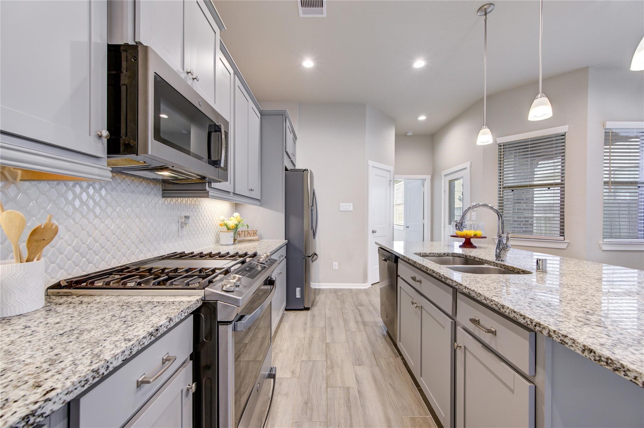 All appliances included! All appliances included!