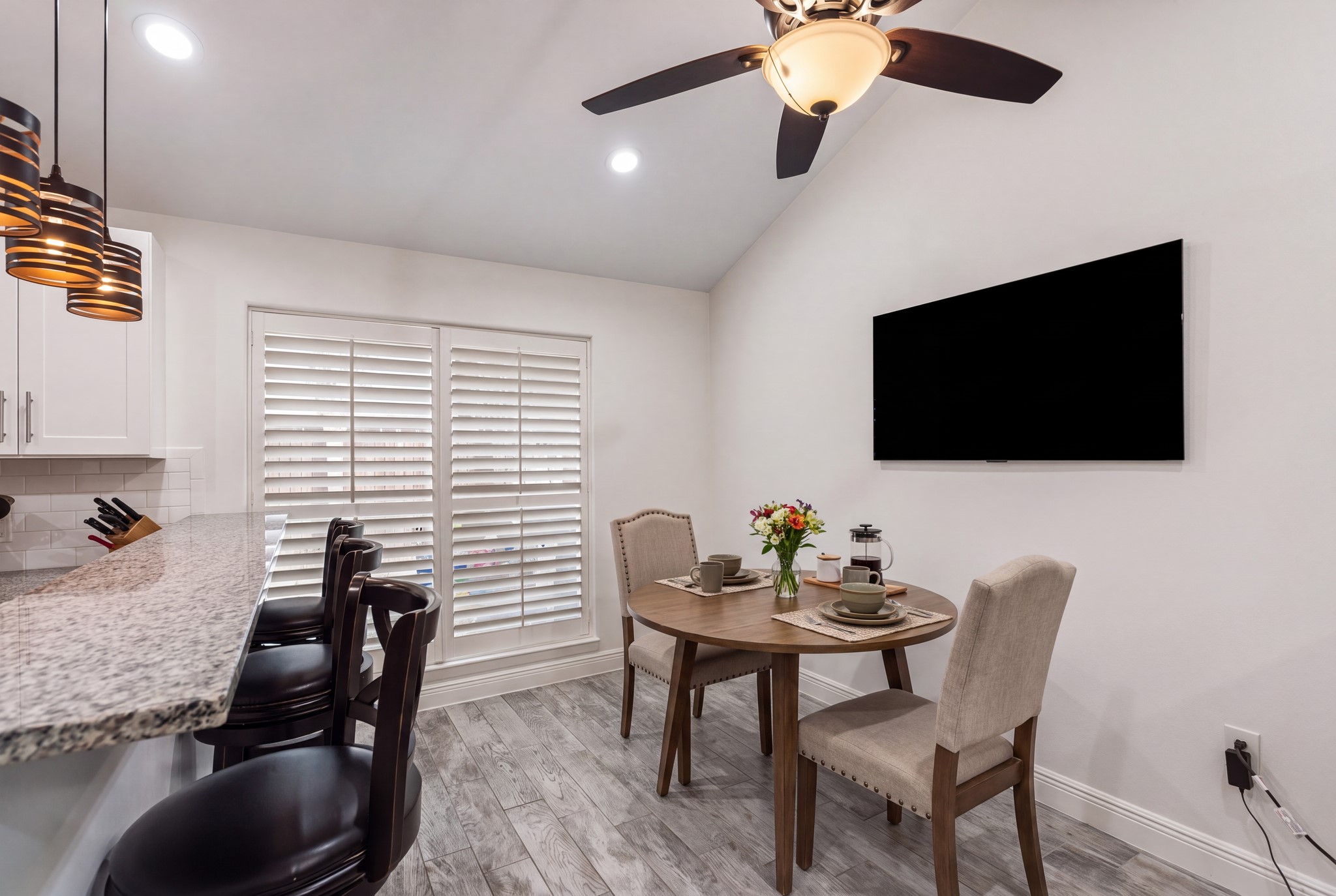 Breakfast Nook/Kitchen Bar