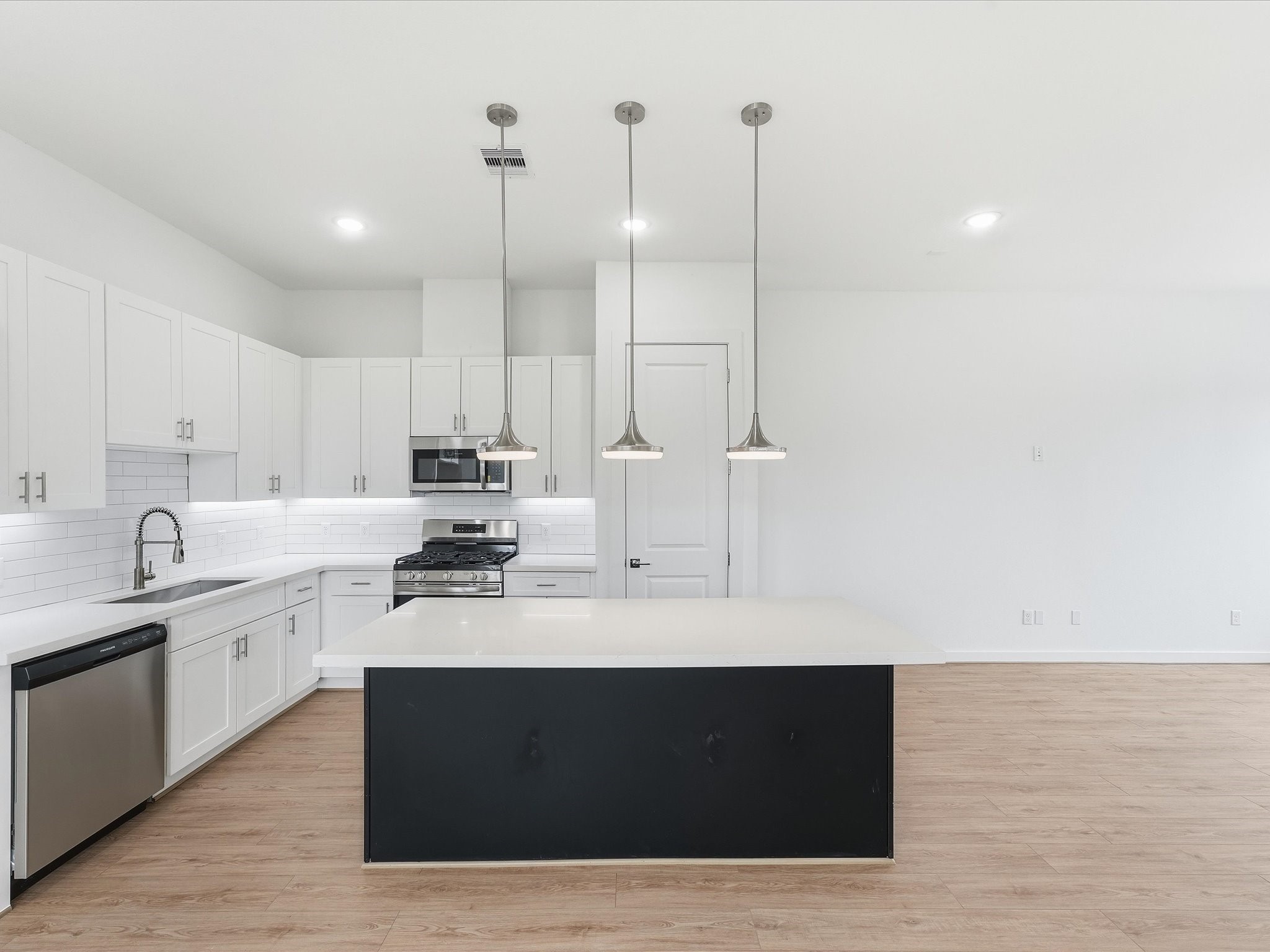 7451 LaSalette St, Houston, TX 77021